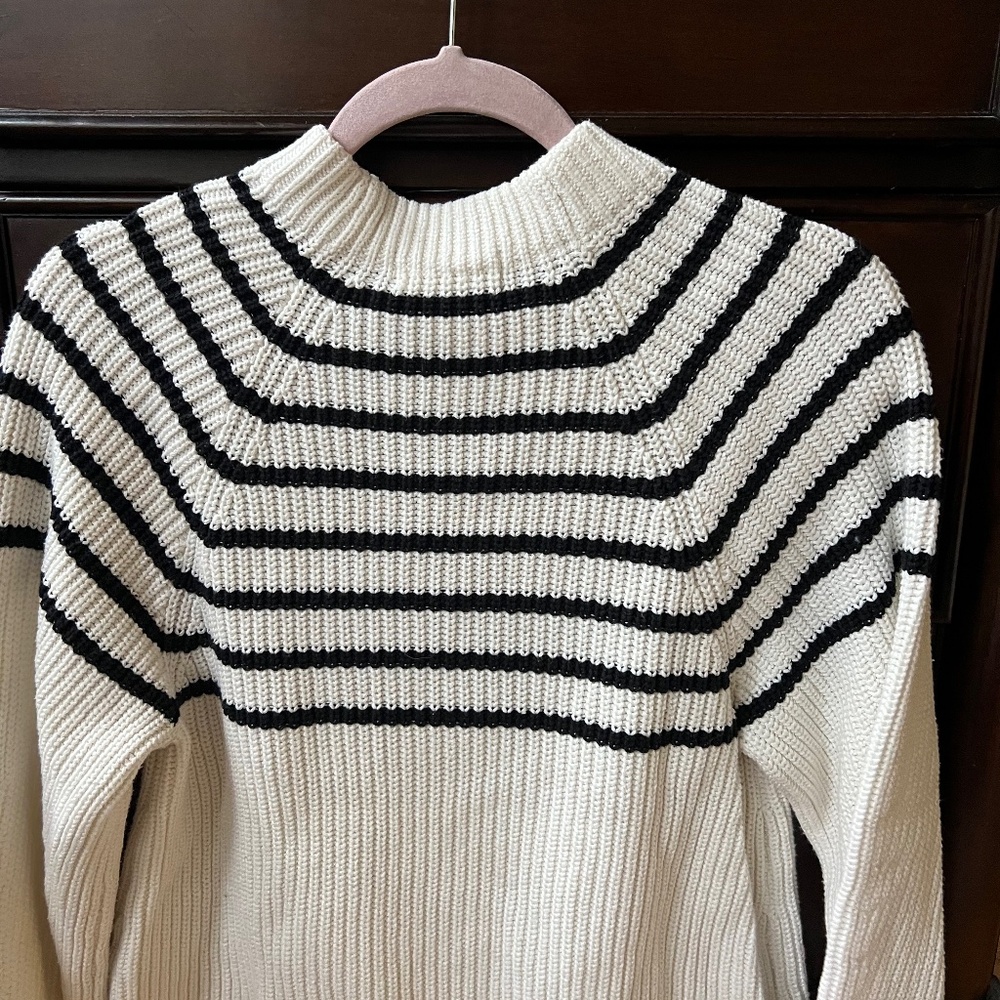 H & M sweater